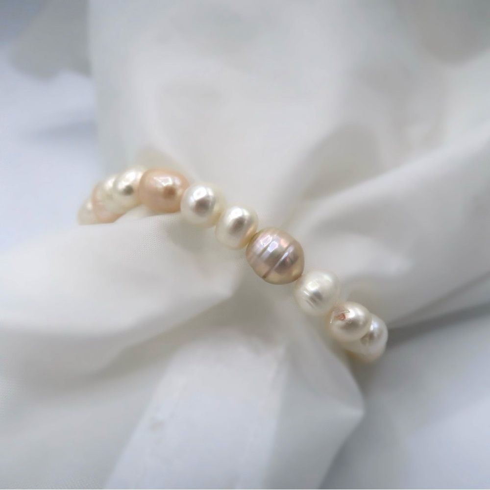 NATURAL PEARL BRACELET (CREAM)